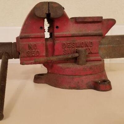 Lot #152: Vintage DESMOND No. S50 Red Bench Vise