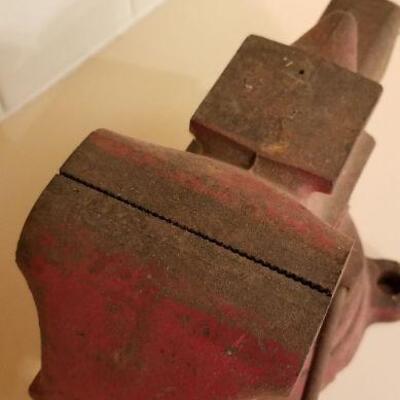 Lot #152: Vintage DESMOND No. S50 Red Bench Vise