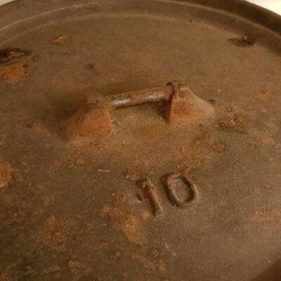 Lot #154: Antique #10 Cast Iron Dutch Oven 