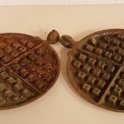 Lot #155: Antique GRISWOLD American No. 8 Waffle Maker