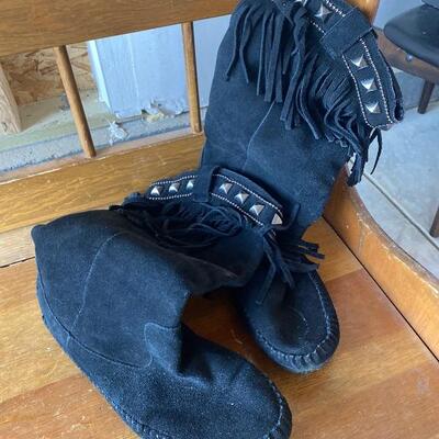 Size 12 leather moccasin boot 