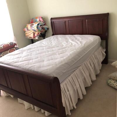 Lot 17 - Sleigh Bed Size Queen/Double