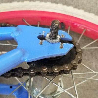 Lot #188: Vintage Girls MONGOOSE Bicycle w/ Helmet 