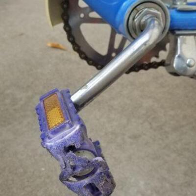 Lot #188: Vintage Girls MONGOOSE Bicycle w/ Helmet 