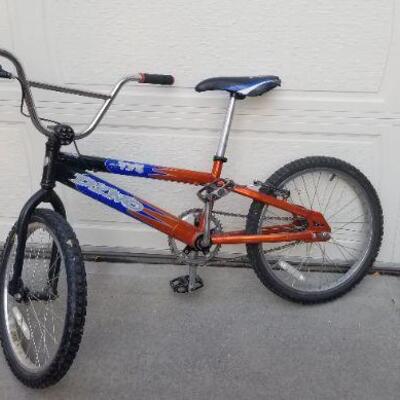 Lot #189: Vintage DYNO Boys Bicycle 