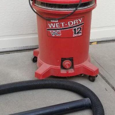 Lot #195: Wet Dry 12 Gallon Vintage Vac 