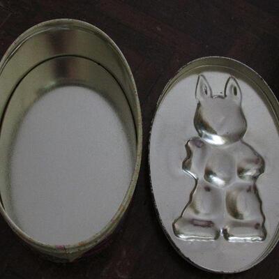 Lot 28- Vintage Easter Bunny Tin