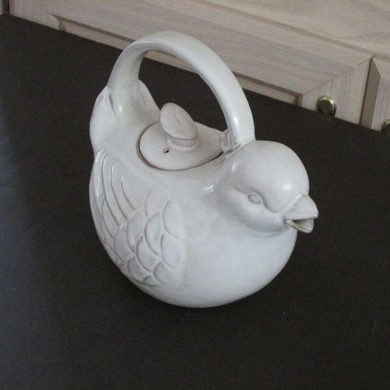 Lot 32 World Market Bird Teapot
