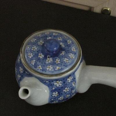 Lot 33- Chinese Tea Pot