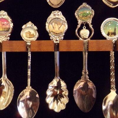 LOT 17   CASE 2 SOUVENIR SPOONS, VARIOUS SPOONS FROM NUMEROUS AREAS