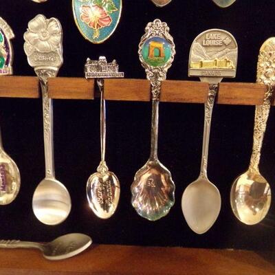 LOT 18  CASE 3 SOUVENIR SPOONS, VARIOUS SPOONS FROM NUMEROUS AREAS