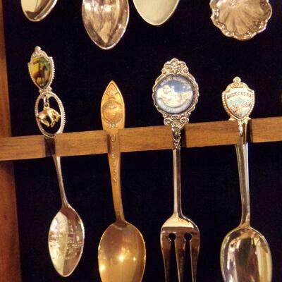 LOT 18  CASE 3 SOUVENIR SPOONS, VARIOUS SPOONS FROM NUMEROUS AREAS