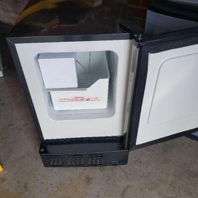 Edgestar ice cube maker 