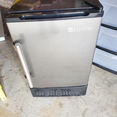 Edgestar ice cube maker 