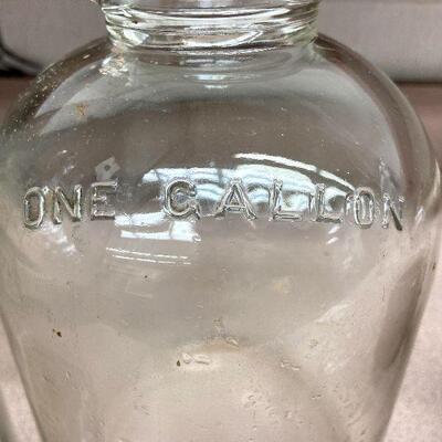 U10: 2 Vintage One Gallon Glass Jugs