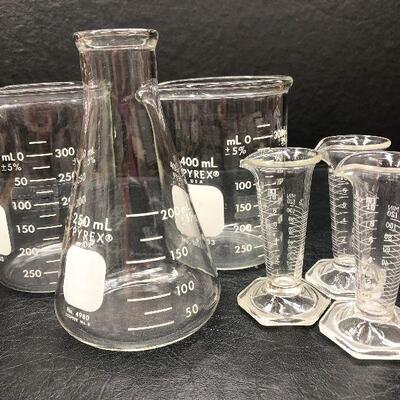 U78: Collection of Glass Beakers