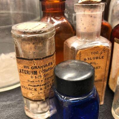 U86: Vintage Apothocary Bottles