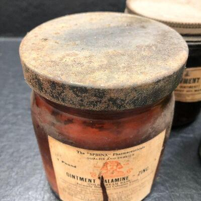 U88: Vintage Apothocary Jars