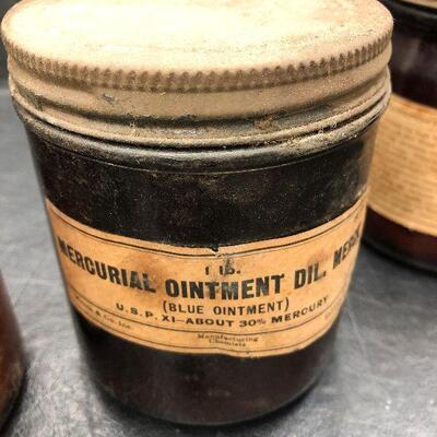 U88: Vintage Apothocary Jars