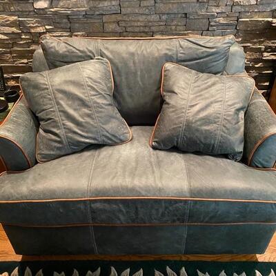 E - 585. Leather Pull Out Love Seat