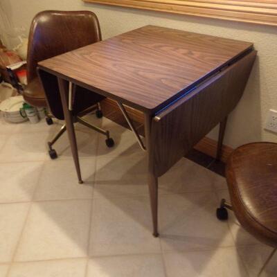 LOT 32  DROP LEAF KITCHEN TABLE WITH 2 CHAIRS