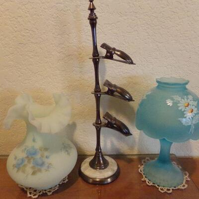 LOT 52  FENTON VASE & CANDLE LAMP, CLIPS ON A STAND