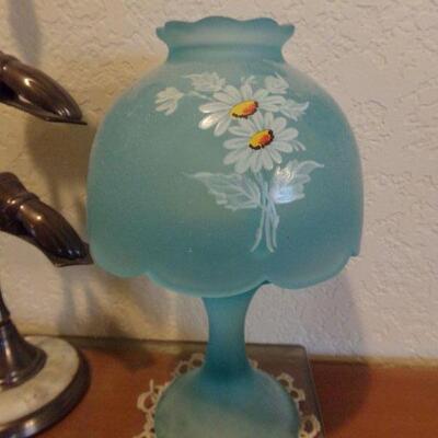 LOT 52  FENTON VASE & CANDLE LAMP, CLIPS ON A STAND