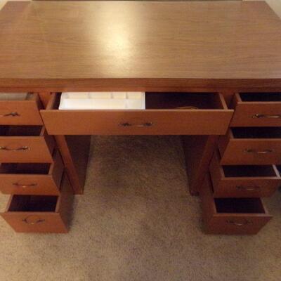 LOT 59  DESK WITH FOUR DRAWERS ON EACH SIDE
