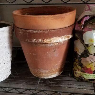 Lot 198: Huge Garden Bundle (Pots, Fertilzer and More)