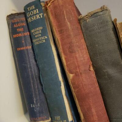Lot 206: Antique & Vintage Book lot