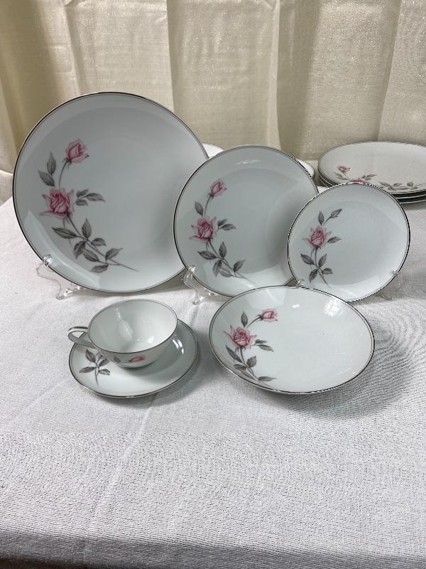 Lot 201 28 piece Noritake China Rosemarie Pattern