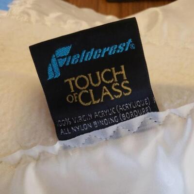 Lot 229: Vintage Fieldcrest Blanket