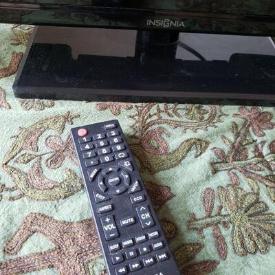 Lot 245: Insignia Flatscreen 32"