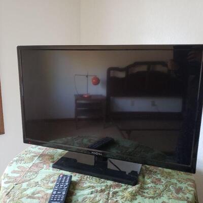 Lot 245: Insignia Flatscreen 32"
