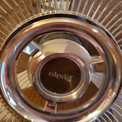Lot 250: Lasko Tabletop Fan