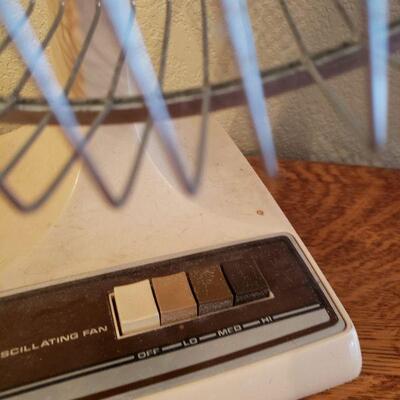 Lot 250: Lasko Tabletop Fan