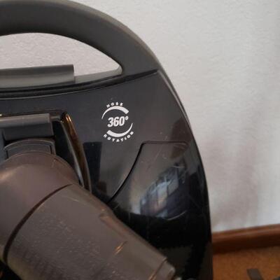 Lot 251: Kenmore Progressive Vaccum 