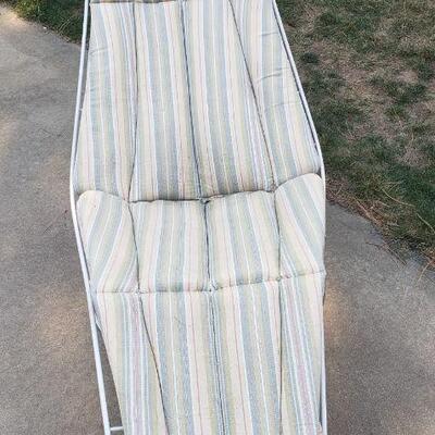 LOT 257: Mid Century Modern Homecrest White Metal Lounge Chair