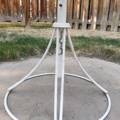 Lot 258: Mid Century Modern Homecrest White Metal Side Table