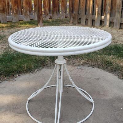 Lot 258: Mid Century Modern Homecrest White Metal Side Table