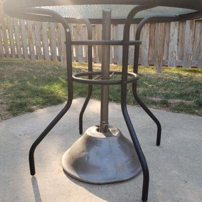 LOT 260: Small Outdoor Patio Table and Umbrella 