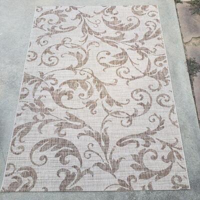 Lot 261: Outdoor Rug 5' Ã— 8'
