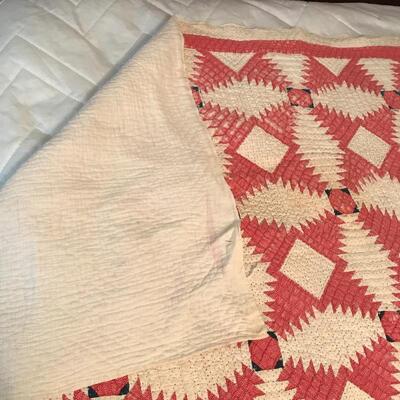 Lot 21 - Quilt Rack with 4 Quilts
