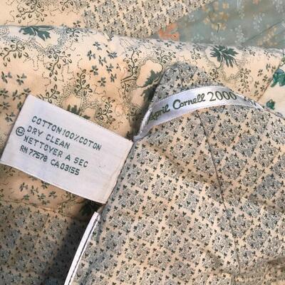 Lot 22 - April Cornell bedspread and Pillow Shams
