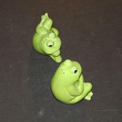 Lot 148- Sadek Green Frog Shakers