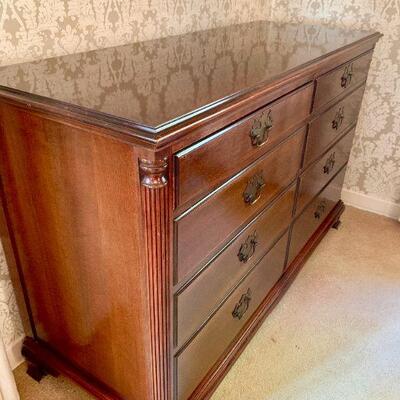 LOT 24 ANTIQUE MAHOGANY CHEST OF DRAWERS