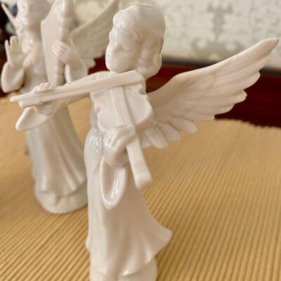 LOT 26 DRESDEN ANGEL BAND 3 FIGURINES