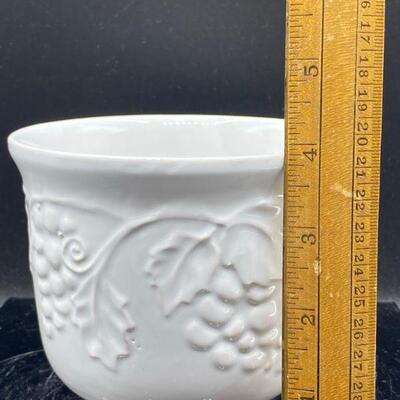 White Pottery Small Grapevine Pattern Planter Pot