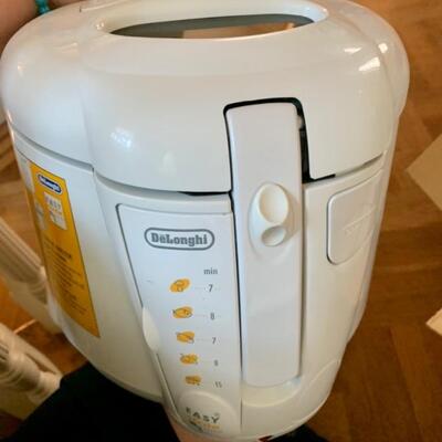 Dehlongi Deep Fryer - New in Box - Originally $79 NOW ON SALE FOR ONLY $49