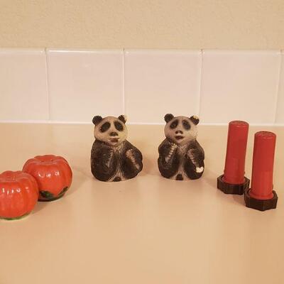 LOT 313: 1940's Salt and Pepper Shakers